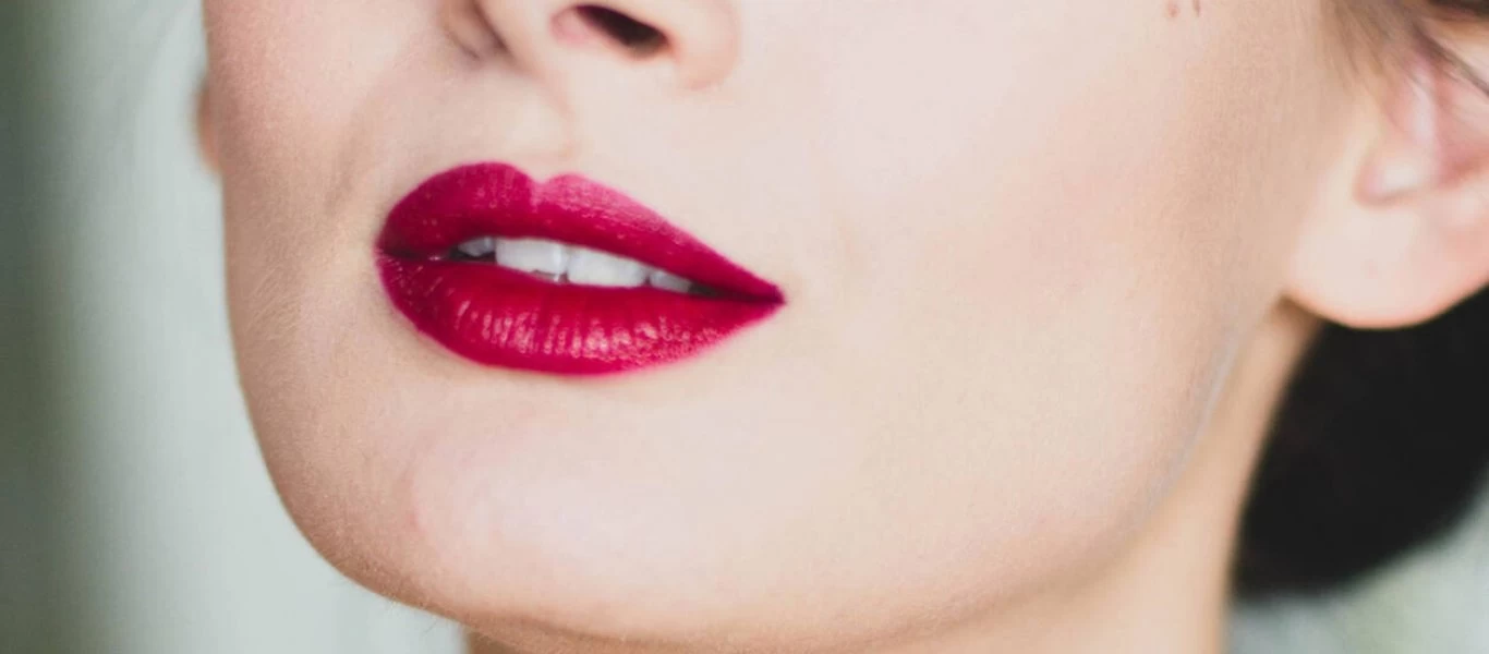 Οι τρεις επιλογές θεραπείας για το ηλιακό έγκαυμα στα χείλη